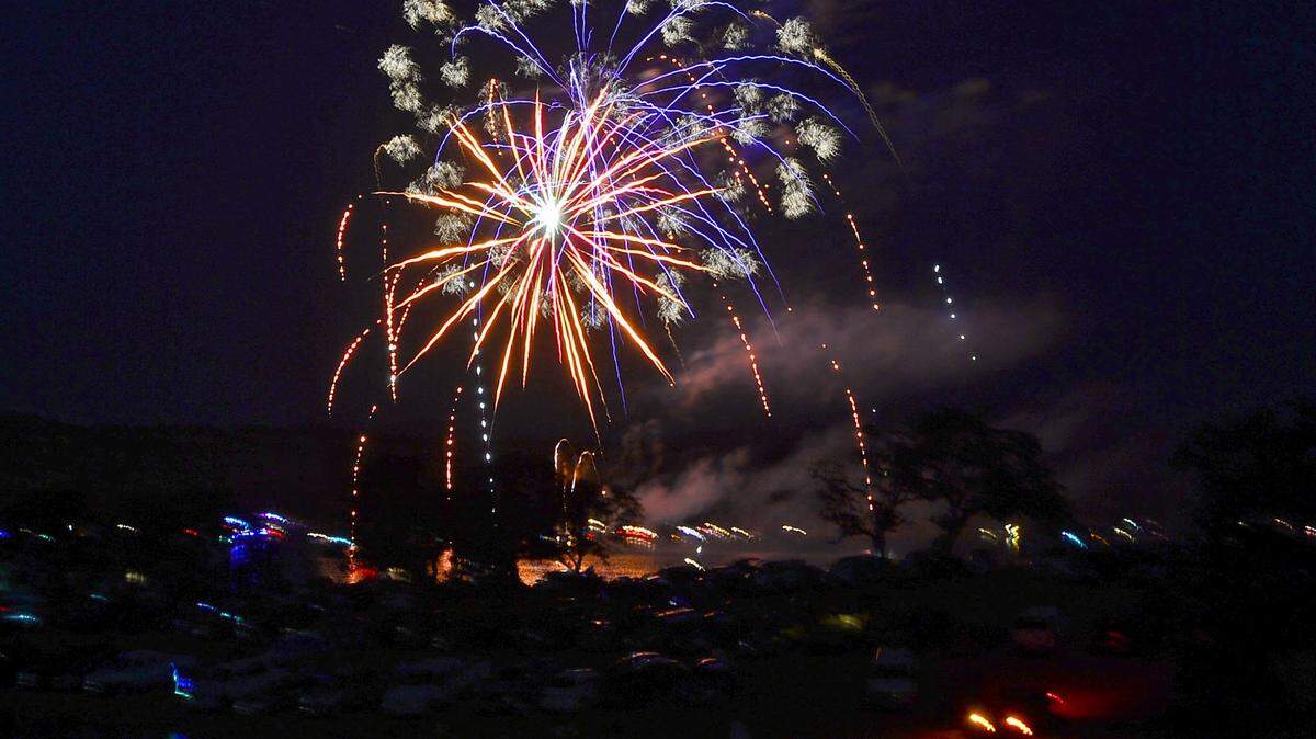 Fireworks burst over Lake Don Pedro for its 2017 Independence Day Celebration.