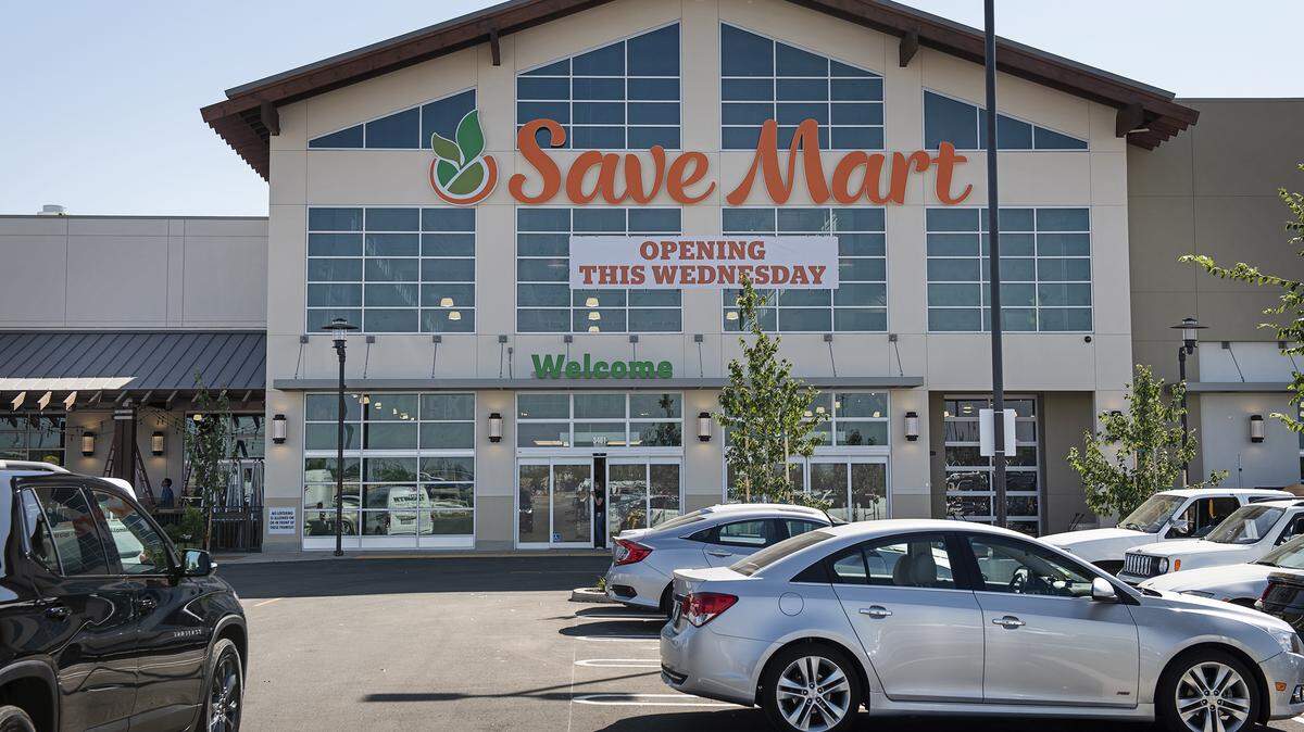 El supermercado Save Mart en Oakdale Road en Sylvan Avenue en Modesto, California, aparece en la foto el jueves 27 de septiembre de 2019. La tienda abrió el miércoles 2 de octubre.