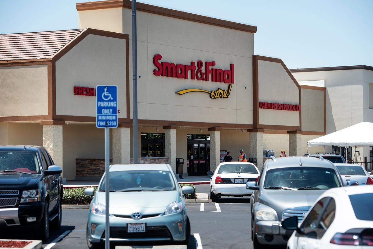 New Smart&Final store in the Turlock Town Center at the corner of Golden State Boulevard and Canal Drive in Turlock, Calif., on Tuesday, June 23, 2020.