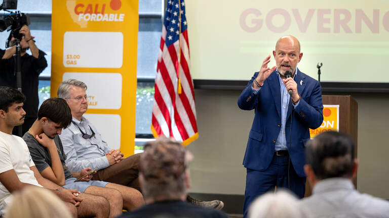 Steve Hilton courts conservative Central Valley voters in uphill CA governor’s race