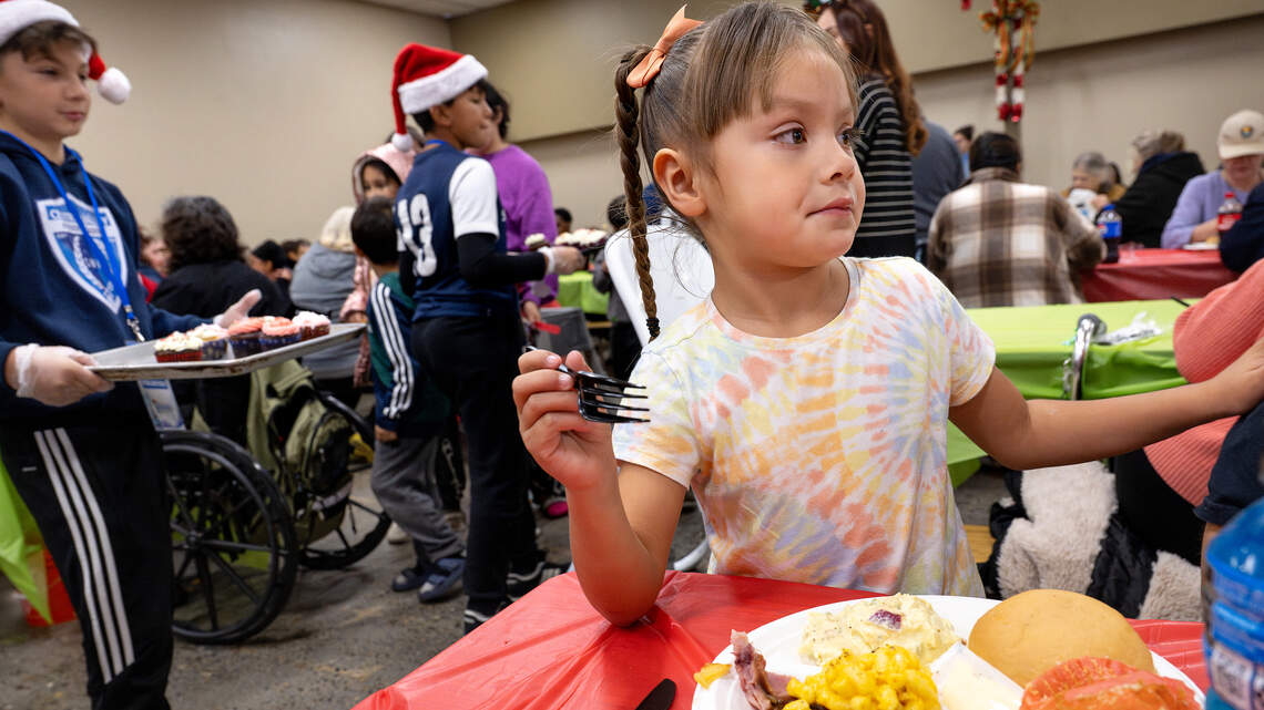 Long lines and warm meals: Modesto Gospel Mission’s Christmas tradition continues