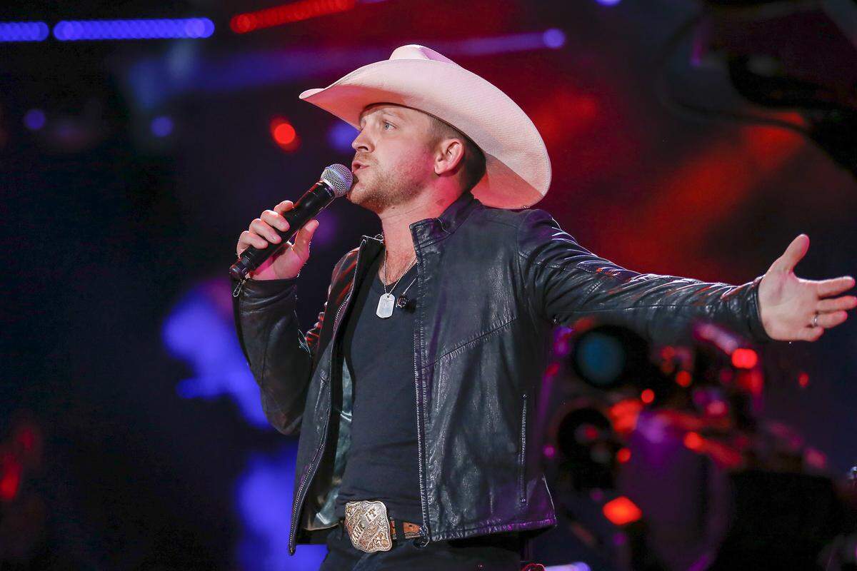 Justin Moore performs at the CMA Music Festival at Nissan Stadium on Friday, June 10, 2016, in Nashville, Tenn. (Photo by Al Wagner/Invision/AP)