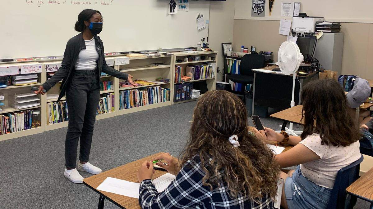 Modesto High School sophomore Dzifa Ackuayi leads a NAMI on Campus meeting for club officers Aug. 12.