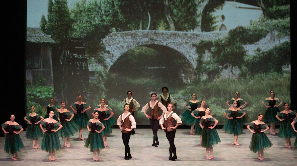 Central West Ballet will celebrate its 35th anniversary.