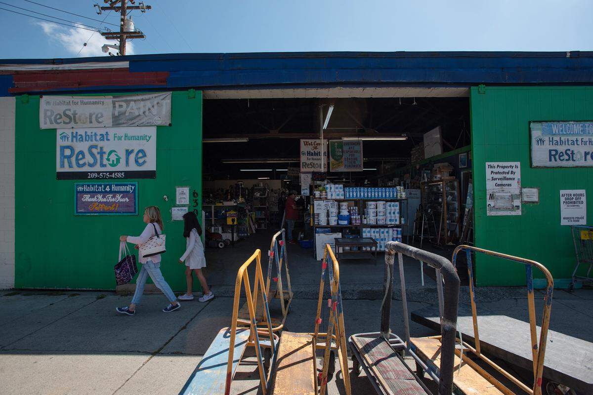 Habitat for Humanity ReStore on Kearney Avenue in Modesto, Calif., on Friday, April 15, 2022.