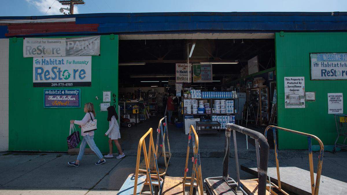 Habitat for Humanity ReStore on Kearney Avenue in Modesto, Calif., on Friday, April 15, 2022.