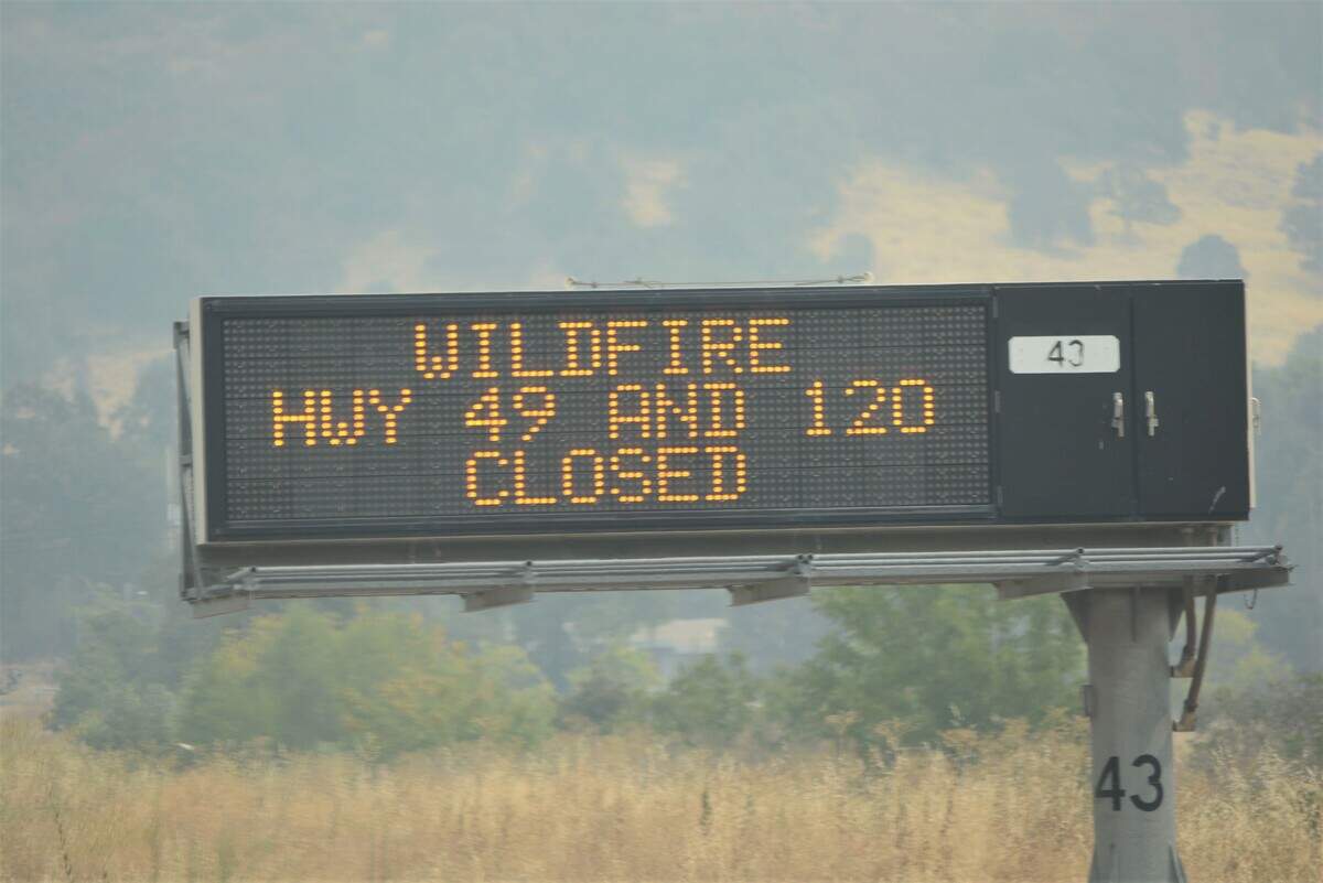Conditions were smoky along Highway 120 at Jacksonville Road due to the Moc Fire on Friday, Aug. 21, 2020,