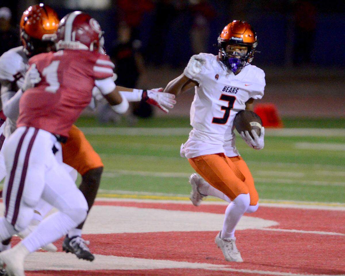 Merced receiver Jordan Dupree (3) runs a sweep during a game between Patterson and Merced at Patterson High School in Patterson California on September 29, 2023.