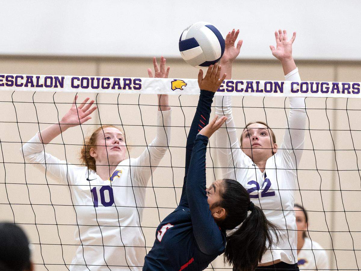 Escalon’s Rylie Lattig (10) and Mallory Berhorst (22) defend at the net during the non-league match with Modesto Christian in Escalon, Calif., on Wednesday, September 7, 2022. Escalon won 3-0.