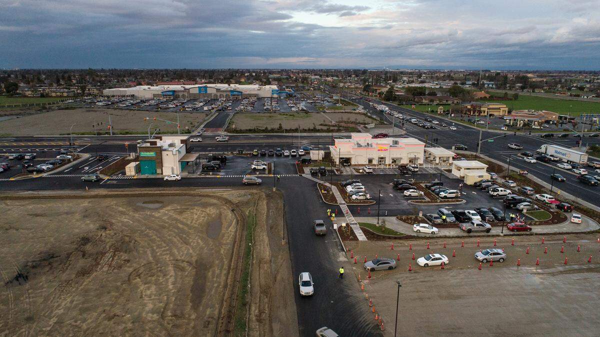 In-N-Out restaurant at Ceres Gateway Center in Ceres, Calif., Friday, Jan. 13, 2023. Ono Hawaiian BBQ at left is still under construction.