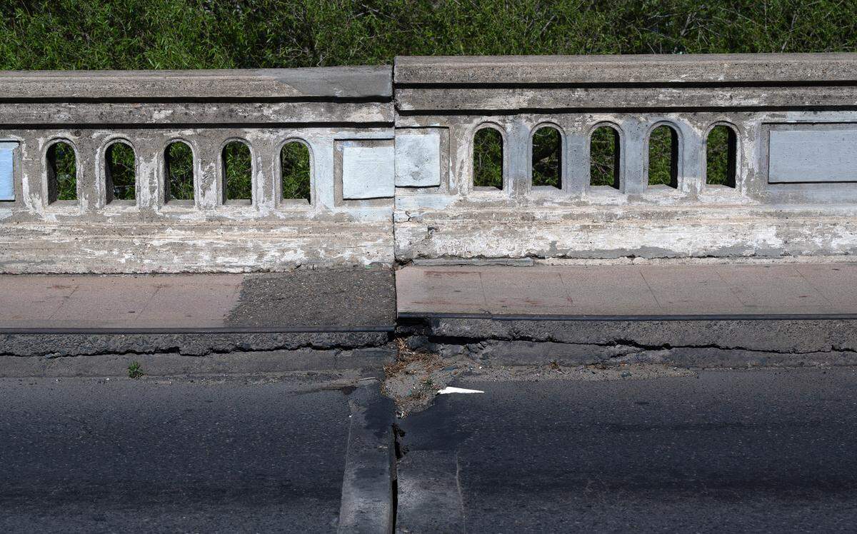 Detail of Modesto’s Seventh Street bridge in 2022