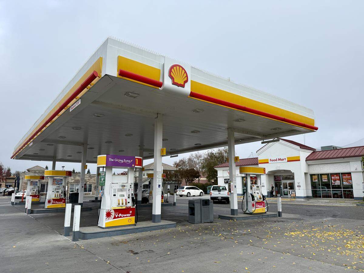 Shell on Oakdale Road in Modesto on Tuesday, Dec. 16, 2025.
