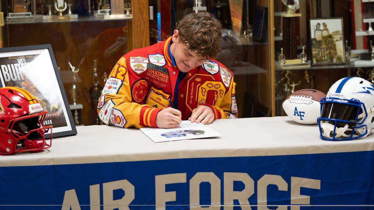 Oakdale High School football player Wes Burford signed with Air Force on National Signing Day in Oakdale on Wednesday, Dec. 3, 2025.