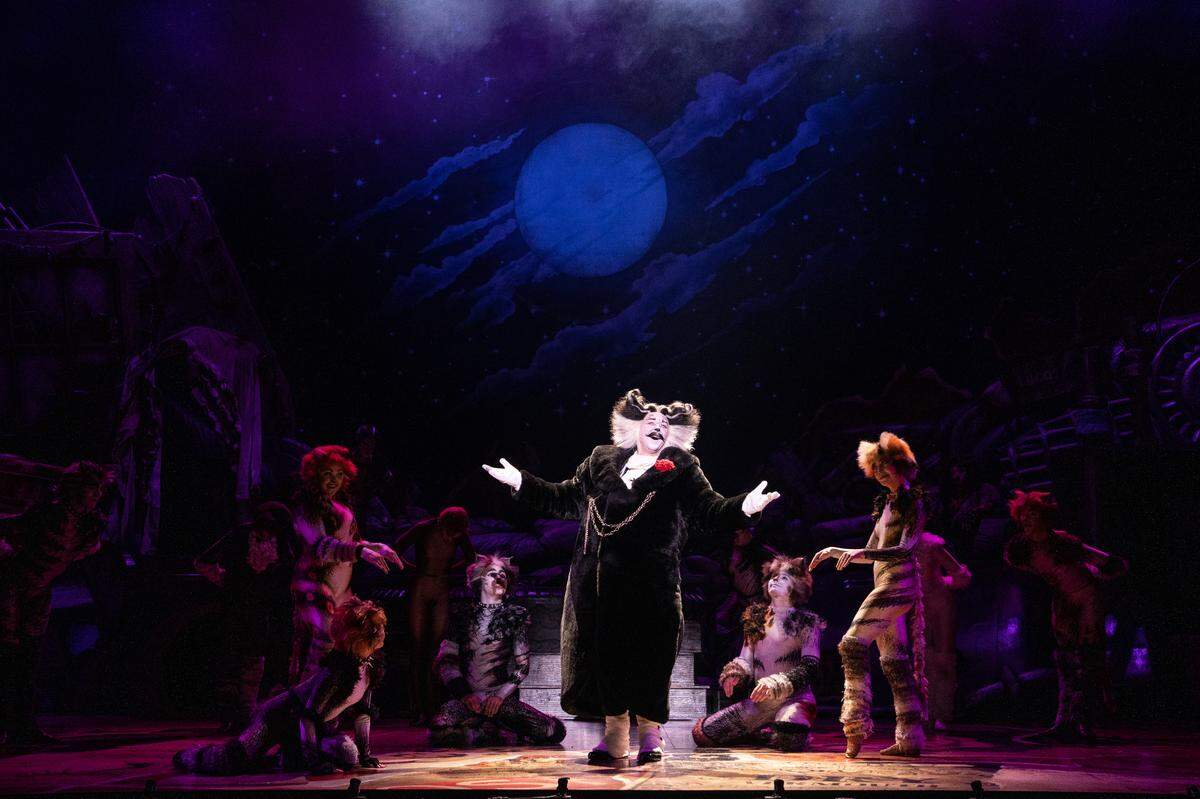 John Anker Bow as Bustopher Jones in “Cats.”
