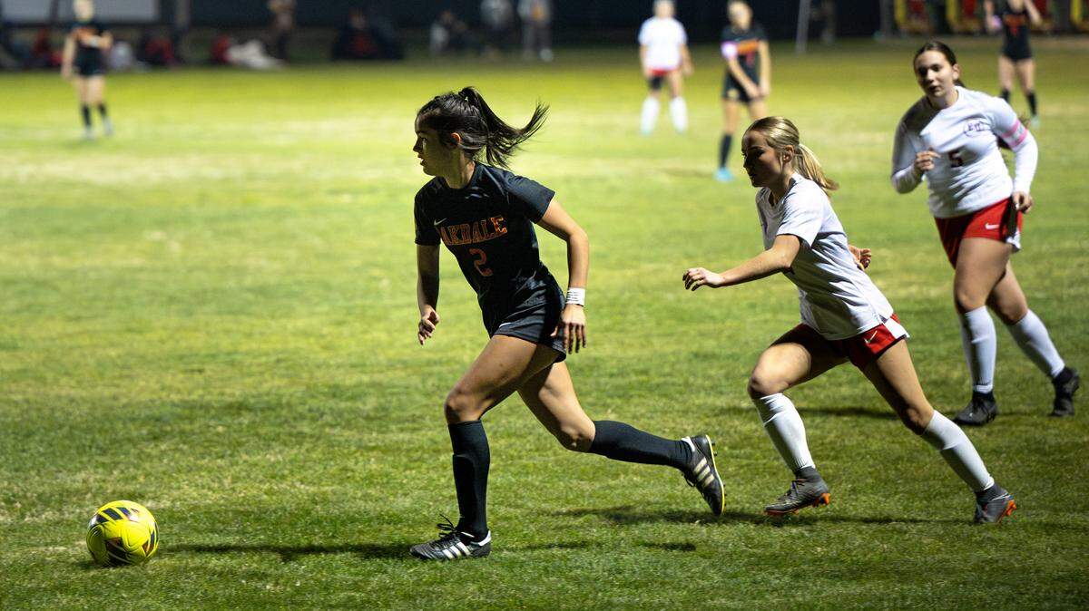 Oakdale’ Kaia Cox advances on a fast break during the Valley Oak League game with East Union in Oakdale, Friday, Jan. 17, 2025.