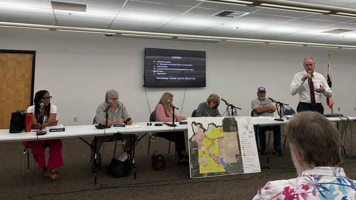 Five members of Salida's Municipal Advisory Council are hearing form Terry Withrow who is explaining how the process of the annexation of a section of Salida for the Scannell Project would unfold. 