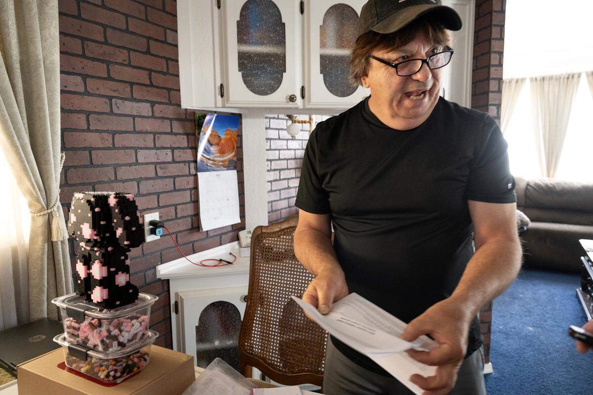 Riverview Mobile Home Estates resident Alan Yates shows a letter warning residents no to drink the tap water. Due to the contamination the residents are delivered free state-funded bottled drinking water. Photographed Tuesday, May 20, 2025.