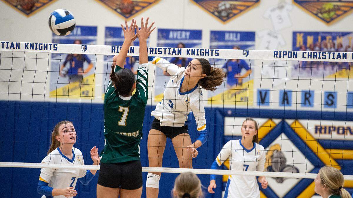Ripon Christian’s Sydney Hoffman hits the ball past Mariposa’s Marion Sberna during the Southern League game in Ripon, Calif., Thursday, Oct. 13, 2022. Ripon Christian won the match 3-0.