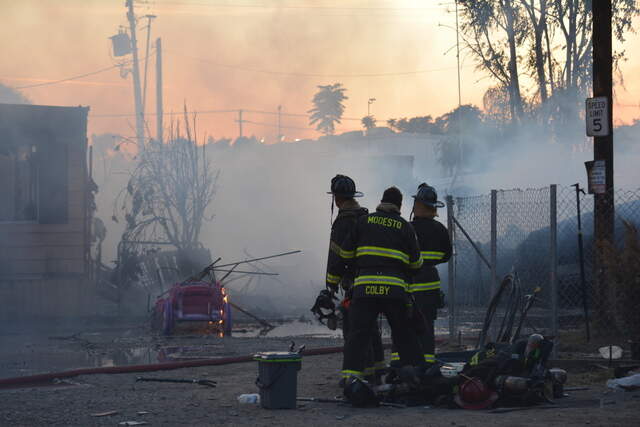 17 displaced after fire damages 5 mobile homes in Modesto | Modesto Bee