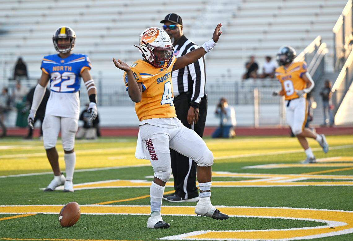 South’s Jahkylle Smith (Golden Valley) scored on a short run in the Central California Lions All-Star Football Game at Tracy High School in Tracy, Calif., Saturday, June 24, 2023.