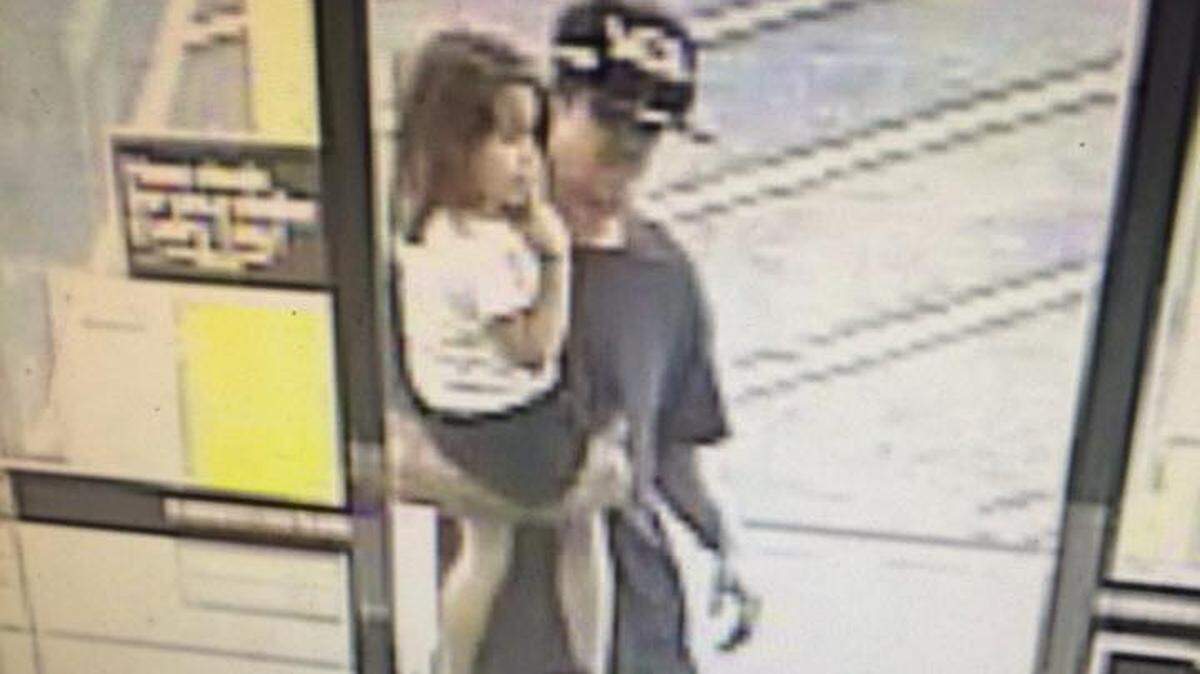 Stanislaus County SheriffÕs Department deputies are trying to identify this man who has been committing thefts from a store in Keyes.