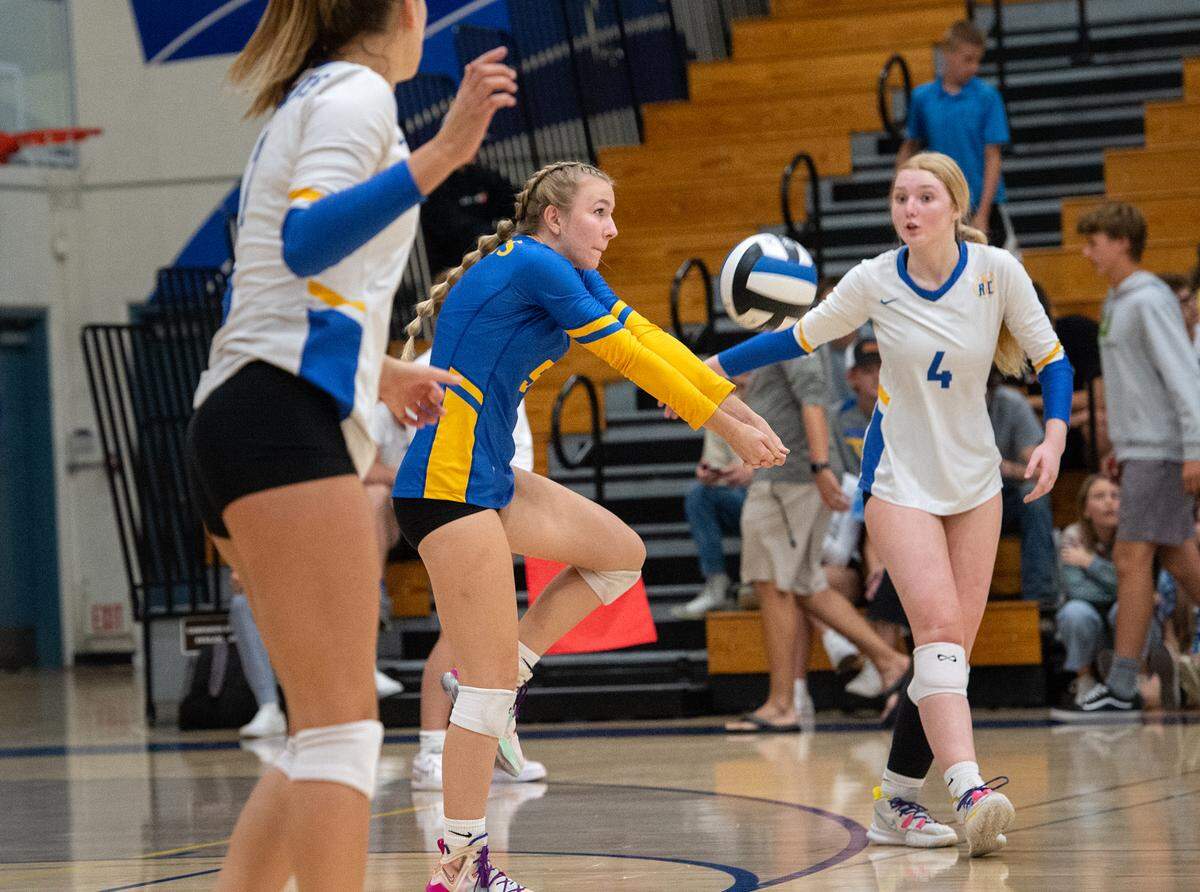 Ripon Christian’s Leah Van Wyngarden fields a serve during the Southern League game with Mariposa in Ripon, Calif., Thursday, Oct. 13, 2022. Ripon Christian won the match 3-0.