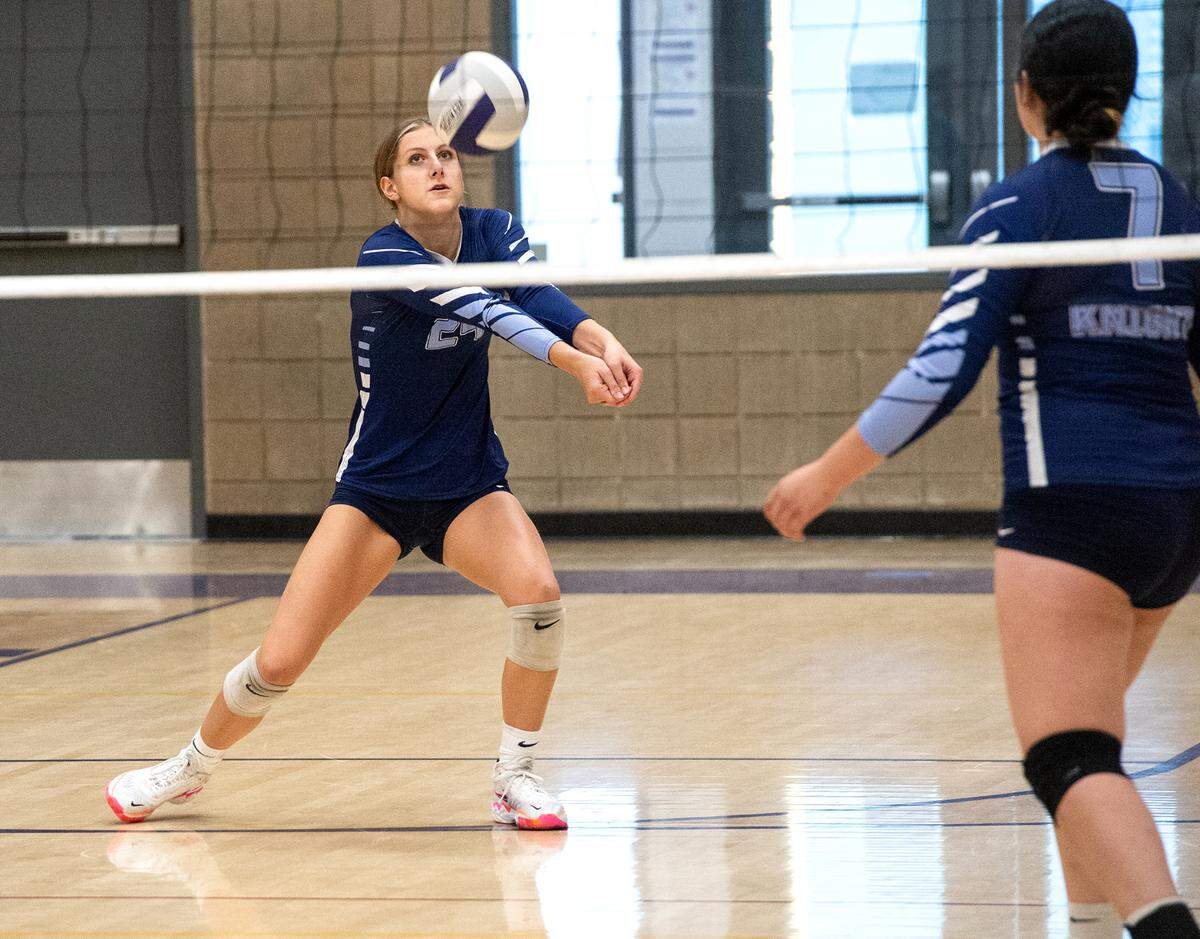 Downey’s Kaydence Bispo returns serve during a non-league match with Escalon in Escalon, Calif., on Tuesday, September 27, 2022.