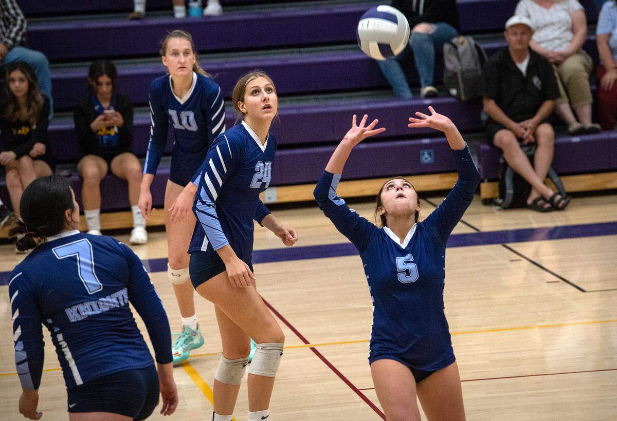 Downey’s Ivy Perez sets the ball for a teammate during a non-league match with Escalon in Escalon, Calif., on Tuesday, September 27, 2022.