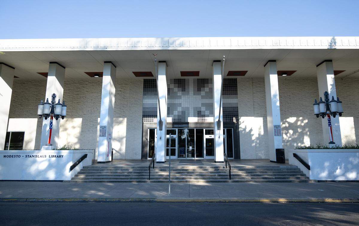 La Biblioteca del Condado de Stanislaus cuenta con un centro de refrigeración fuera de horario en su sucursal de Modesto, California. Imagen del miércoles 10 de julio de 2024.