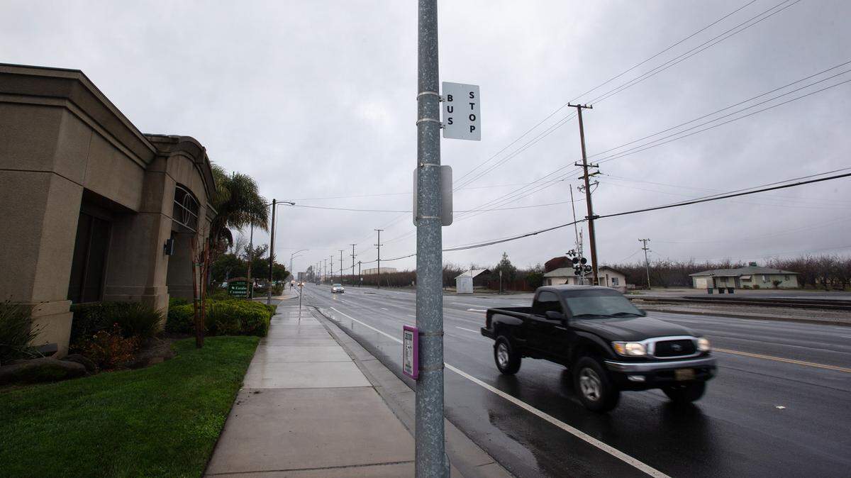 Escalon’s bus service, called eTrans, will stop transporting passengers temporarily. The city’s contract with Stanislaus Regional Transit Authority will end, effective 5 p.m. Friday, said John Andoh, transit manager for Escalon. Bus stop on McHenry Avenue in Escalon, Calif., Thursday, Dec. 29, 2022.
