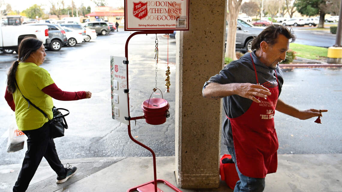 Why are fewer people heeding the call of Salvation Army’s Modesto bell ringers?