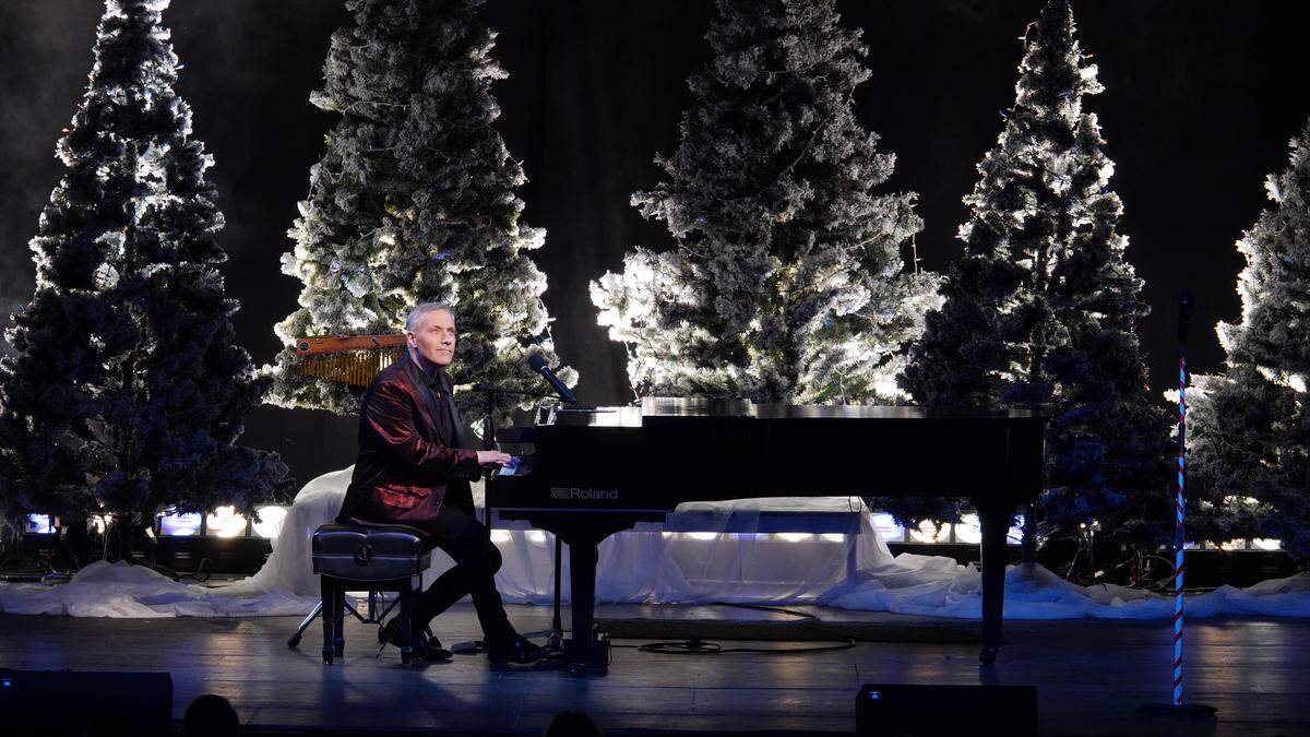 Jim Brickman will bring his Christmas show to the Gallo Center.