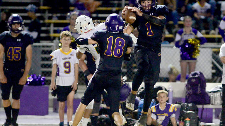 Gallery: Escalon tops Hilmar in Vaca Bowl at Engel Field