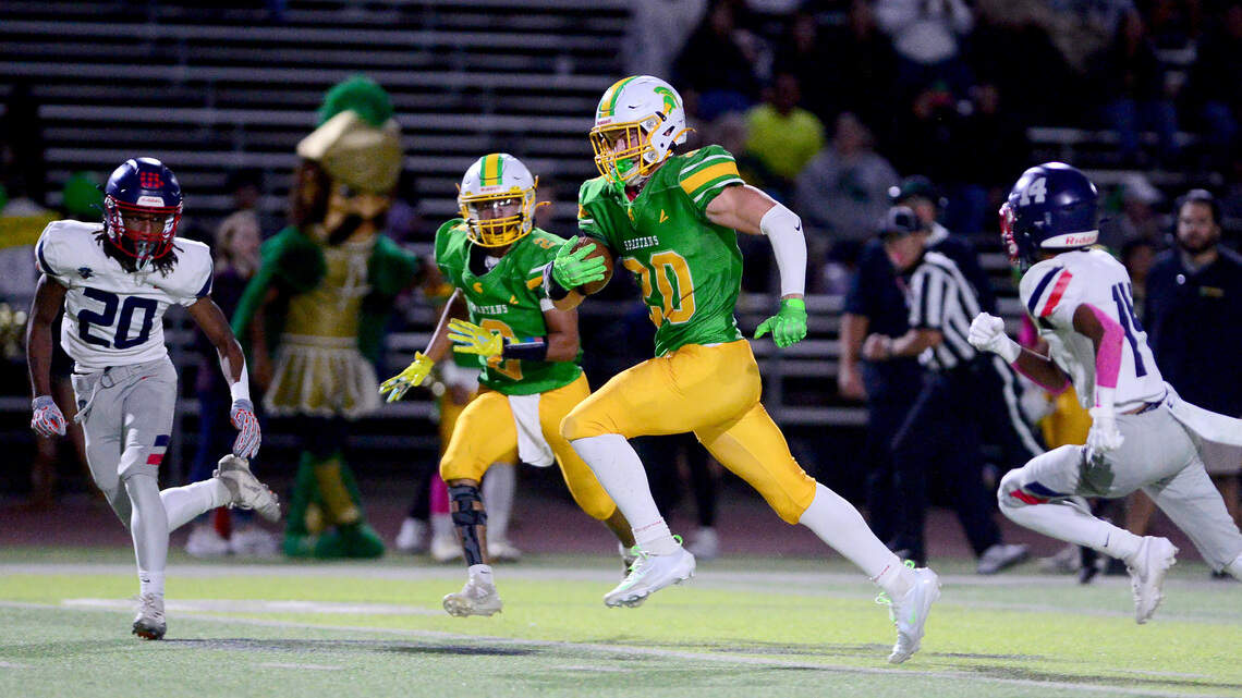 Davis dominates Beyer, appears poised to make late-season run