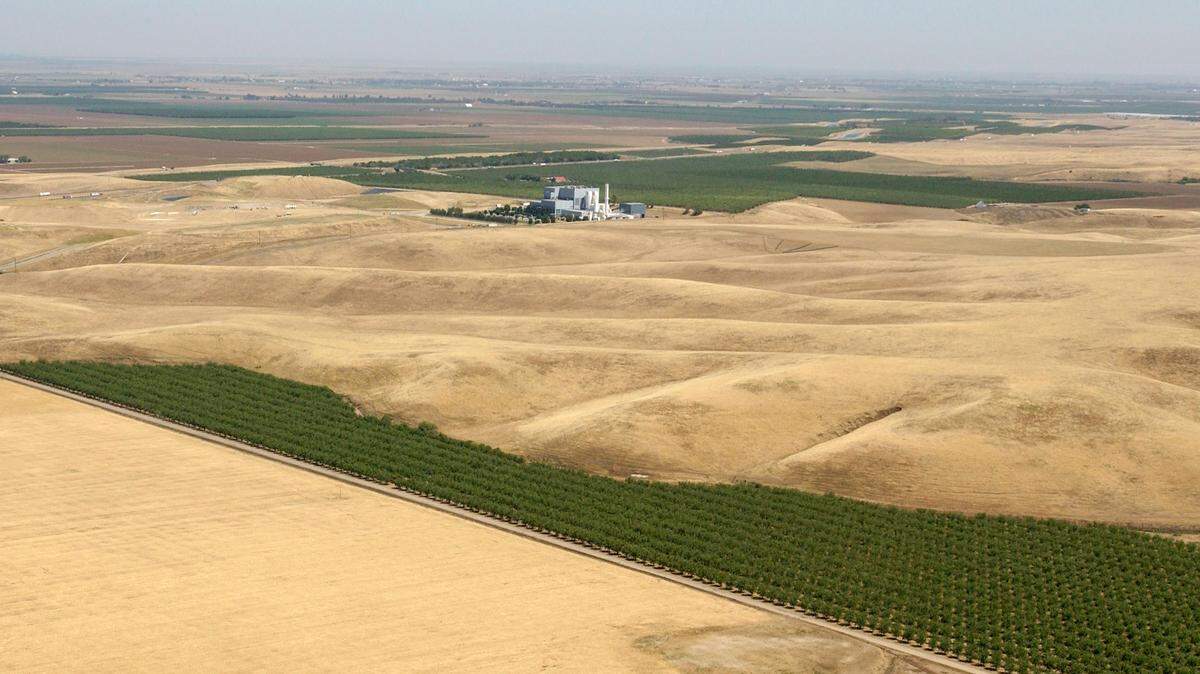 Covanta waste-to-energy plant near Crows Landing in 2003.