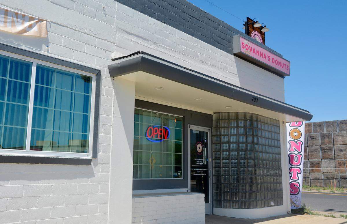 Sovanna’s Donuts, a new donut, sandwich and specialty drinks shop, has opened in downtown Gustine, California.