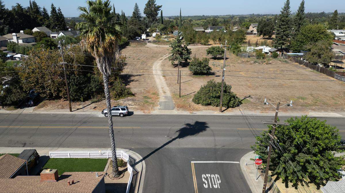 Site of proposed tiny homes project in Riverbank, Calif., Wednesday, Sept. 25, 2024. The project is seen from Stanislaus Street. The Riverbank City Council has dropped a 39-unit homeless project in favor of putting a park on the site.