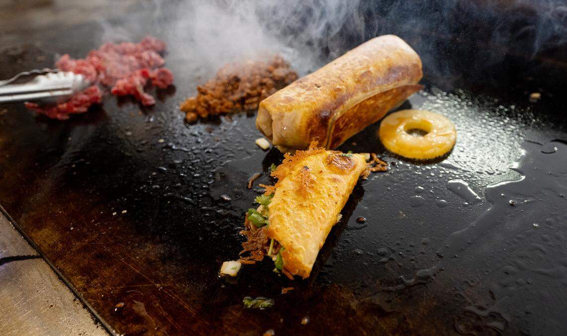 Flaco’s Tacos food truck on Coffee Road in Modesto, Monday, Nov. 24, 2025. 