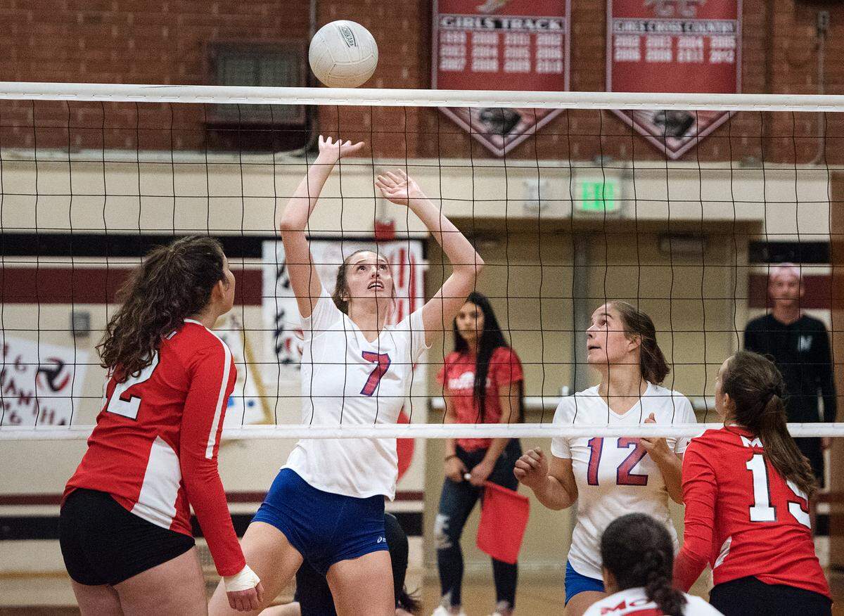 Folsom’s Sydney Radell (7) controls the ball during the Sac Joaquin Section playoff game with Modesto at Modesto high School in Modesto, Ca., on Tuesday, Oct. 23, 2018.