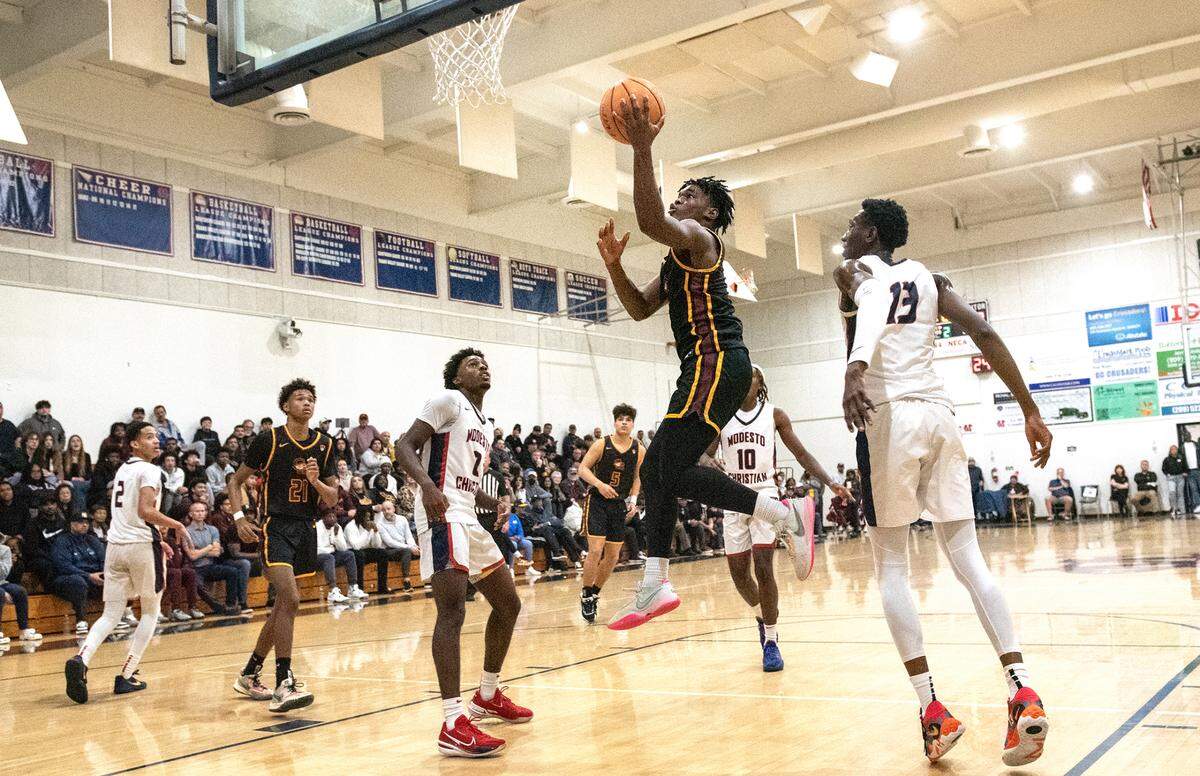 Clovis West’s Marshel Sanders scores on a drive to the basket during the Modesto Christian Holiday Hoop Classic championship game with Modesto Christian at Modesto Christian High School in Salida, Calif., Friday, Dec. 30, 2022.