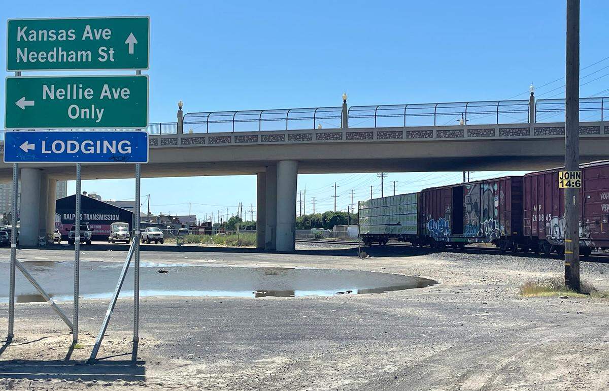 A bare piece of city-owned land could have a temporary platform for the first Altamont Corridor Express trains in Modesto, California. The permanent downtown station has engineering challenges, officials said on April 29, 2024.
