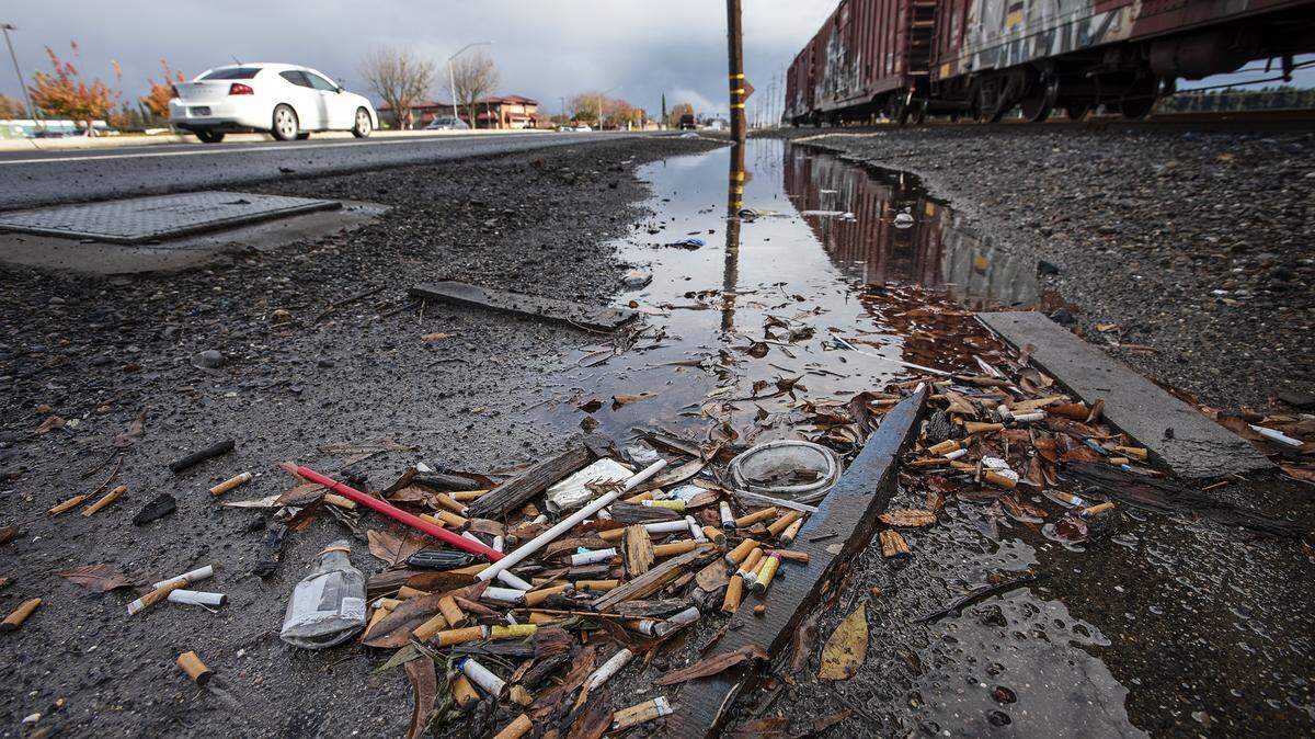 Litter can be seen along Yosemite Boulevard, HWY 132, in Modesto, Calif., Saturday, Dec. 7, 2019. Modesto is working with Caltrans to pick up fast-food wrappers, plastic coffee cups and other litter left along some of the cityÕs major thoroughfares in the state transportation agencyÕs clean sweep program.