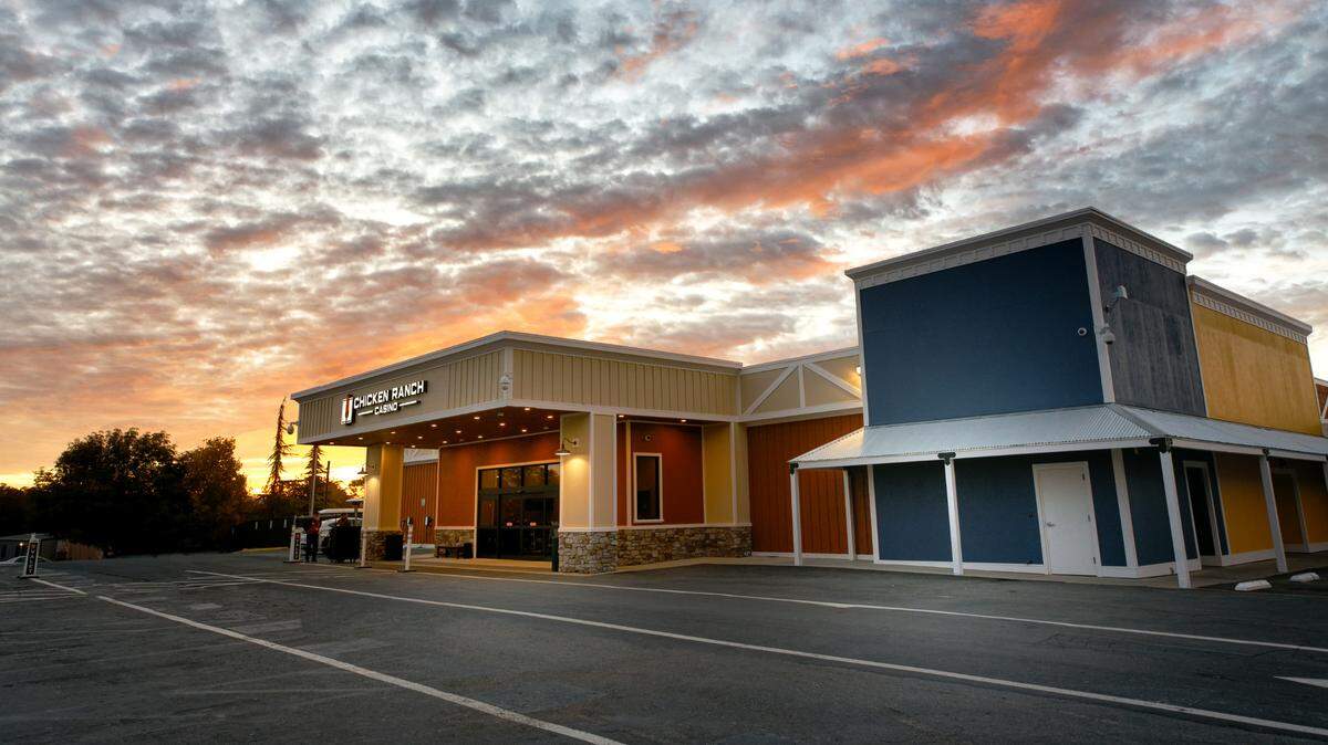 Exterior del Chicken Ranch Casino en Jamestown, California.