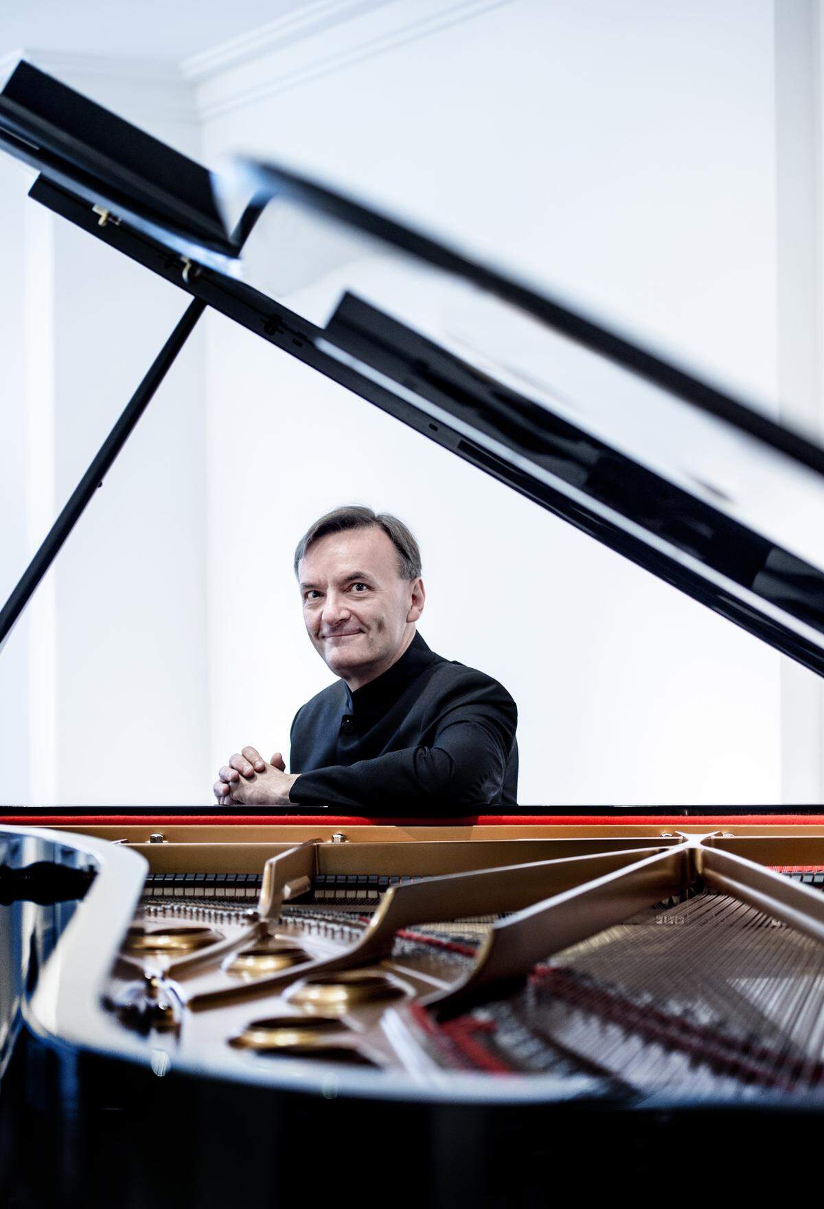 Stephen Hough will perform with the Modesto Symphony Orchestra.