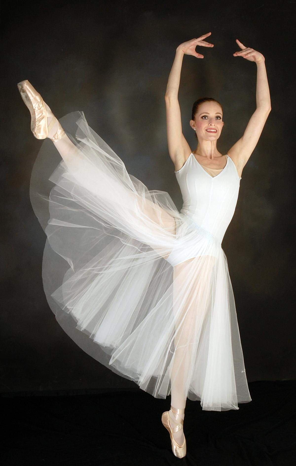 Central West Ballet presented "Balanchine and New Works" in 2013.