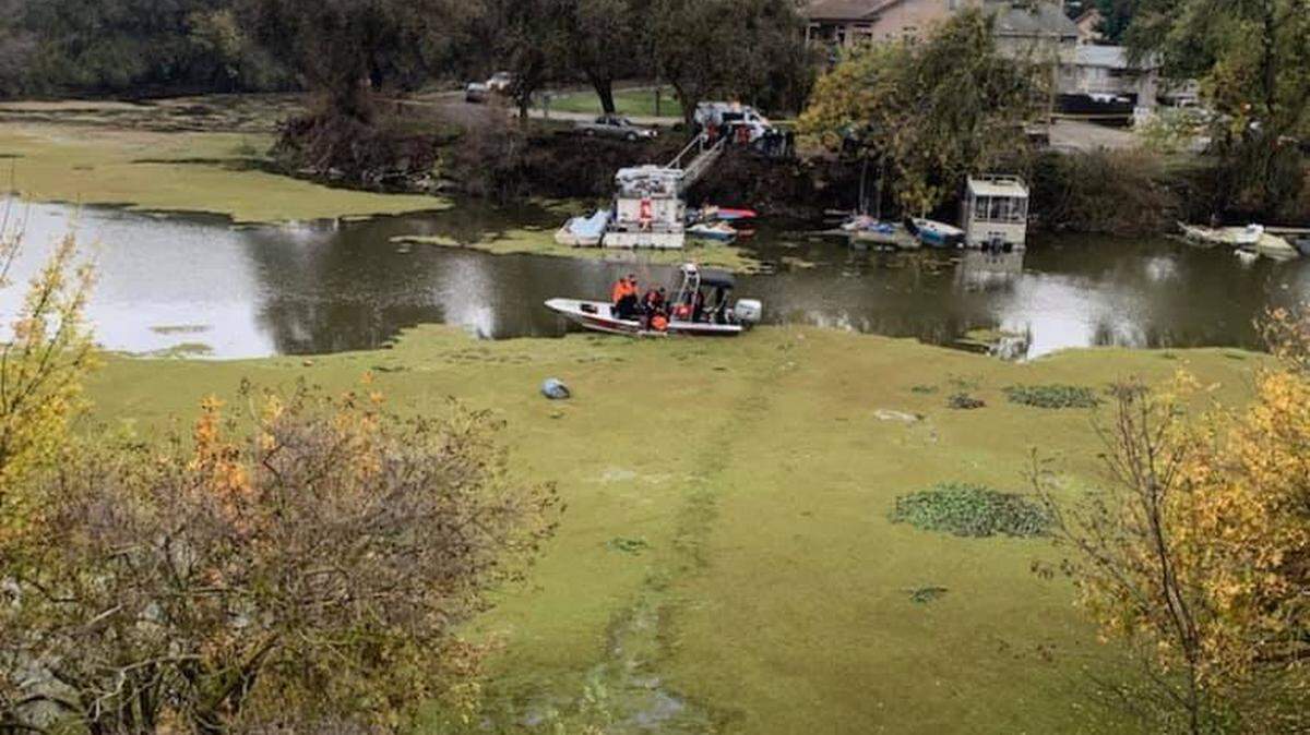 A burglary suspect drown after jumping into a slough off the San Joaquin River while fleeing from detectives.