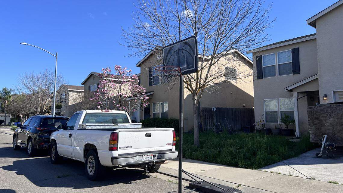 Can I report neighbors for basketball hoop left in the street? See Modesto rules