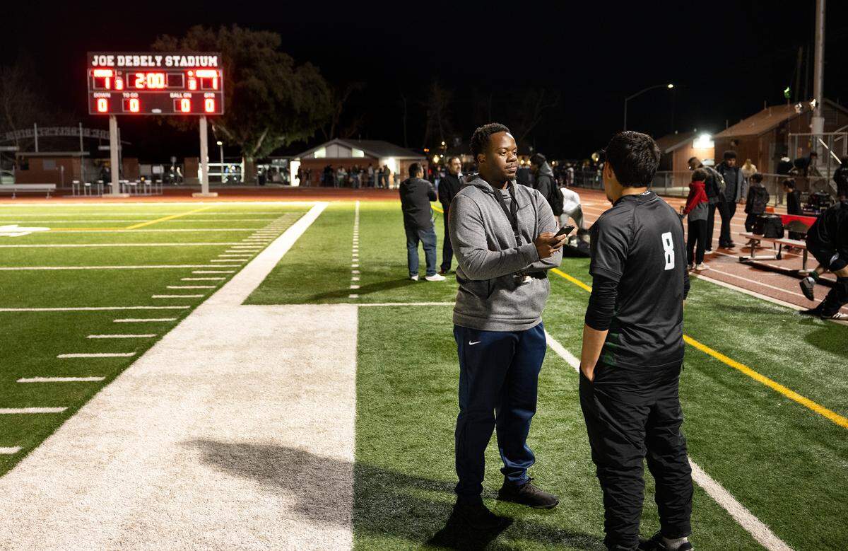 Modesto Bee sports reporter Quinton Hamilton speaks with Pitman’s Davian Lizarraga after a match at Turlock High School in Turlock on Thursday, March, 6, 2025.
