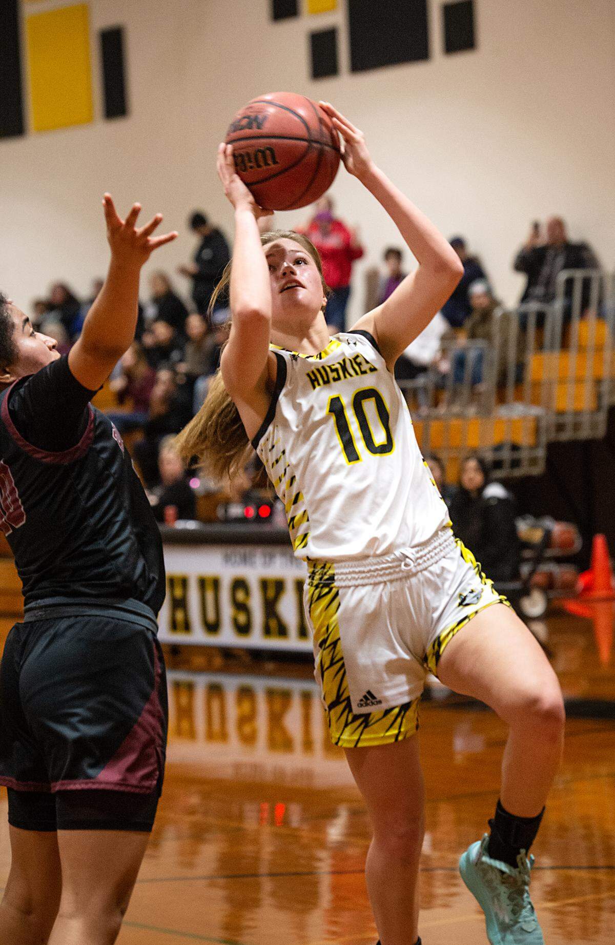Hughson’s Madi Duron scores past Riverbank’s Chancis Gamez during the Trans Valley League game in Hughson, Calif., Tuesday, Jan. 31, 2023.