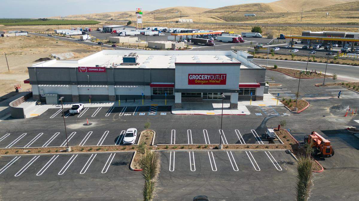 La nueva tienda Grocery Outlet en Sperry Avenue cerca de la Interstate 5 en Patterson, California, el martes 1º de agosto de 2023.